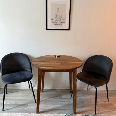 A Cozy In The Heart Of Kallio Huoneisto